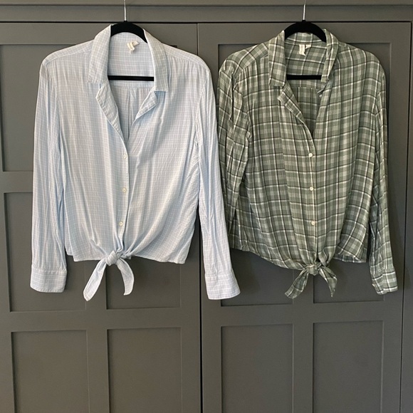 Treasure & Bond Tops - Bundle of 2 Treasure&Bond tie front shirts